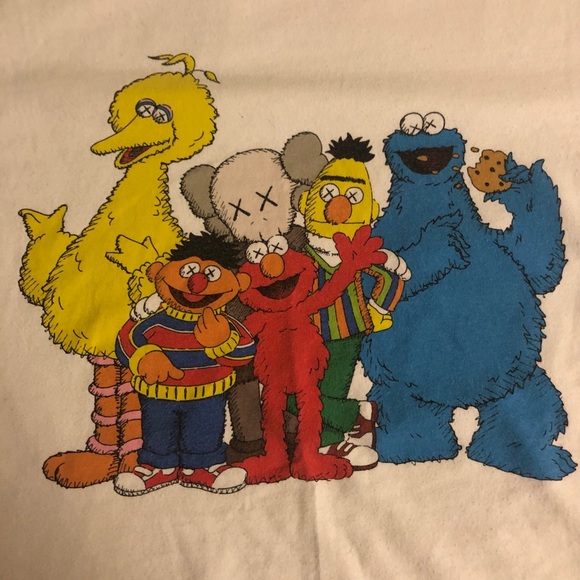 Kaws x Uniqlo Sesame Street group #2 - Picture 2 of 5